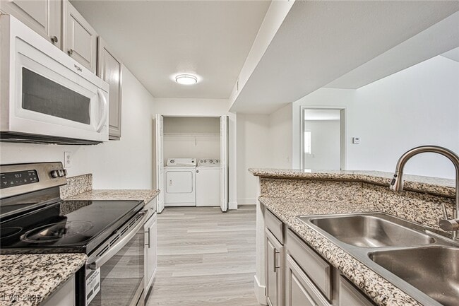 Photo - 5166 S Jones Blvd Unit 204