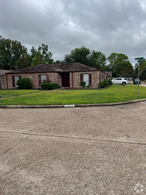 Building Photo - 13910 Locke Ln Rental