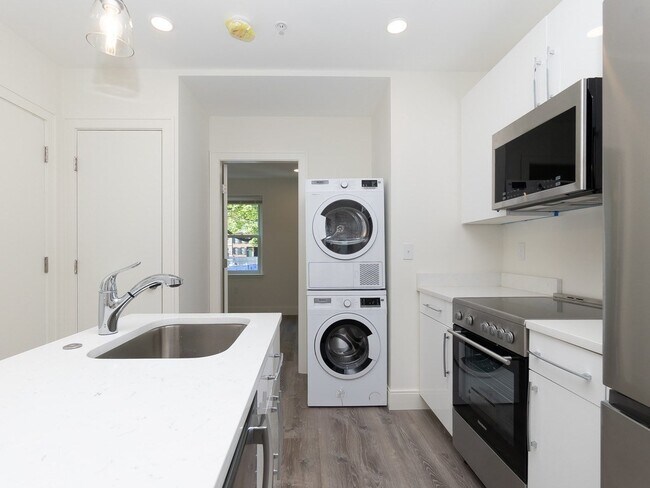 Building Photo - 46 Melrose St Unit 2