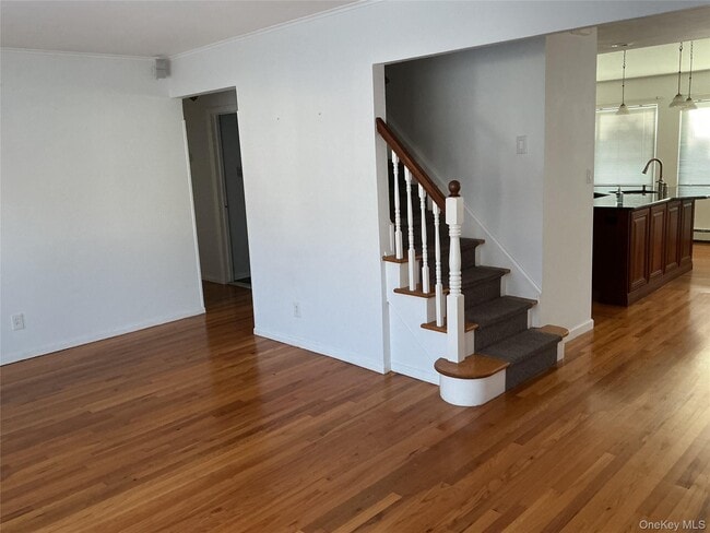 Photo - 4 Hitchcock Ln