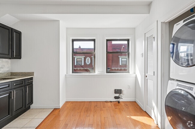 2BR, 1BA - 800SF - Dining Area