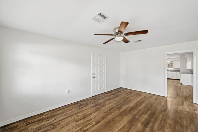 Photo - 2409 Estate Dr