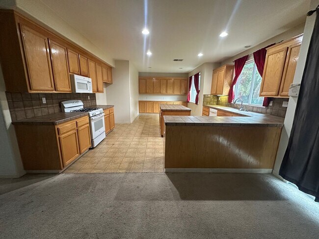 Photo - Spacious 2 Story Home In North Stockton