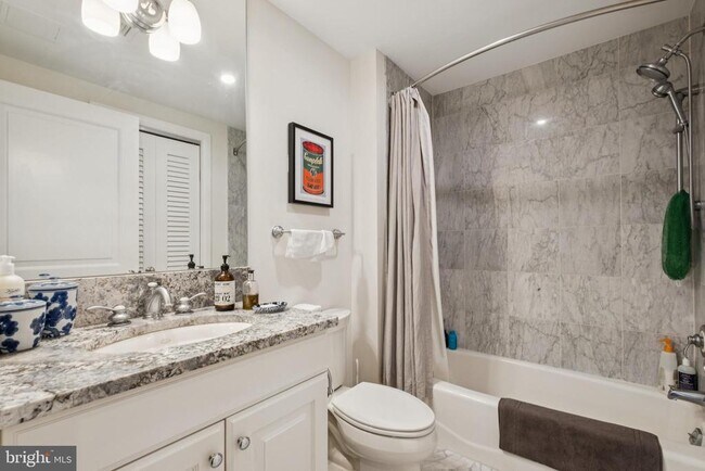 Photo - 1701 Locust St Unidad 1816