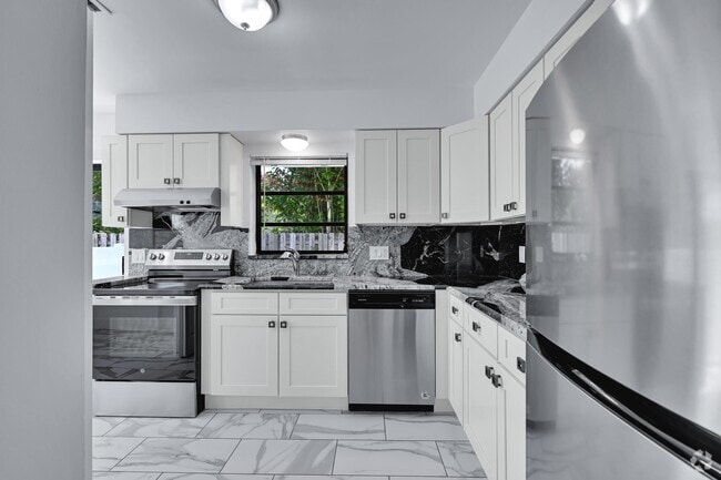 Building Photo - 498 NE 42nd St Rental