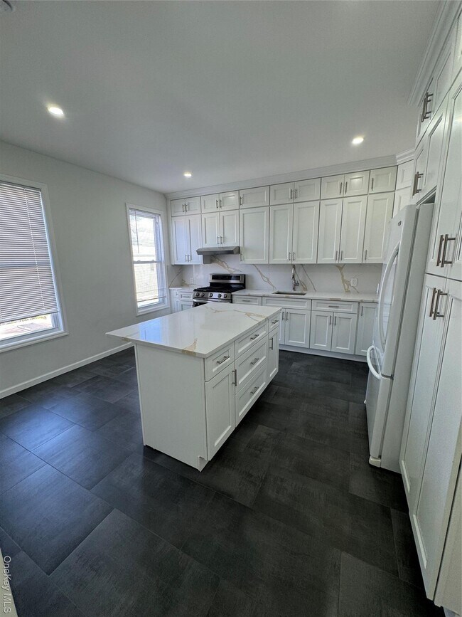 Photo - 88-36 77th St