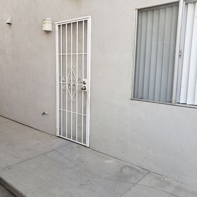 Building Photo - 1096p-092.1-RB-4124 Parker Ave. Unit C Rental