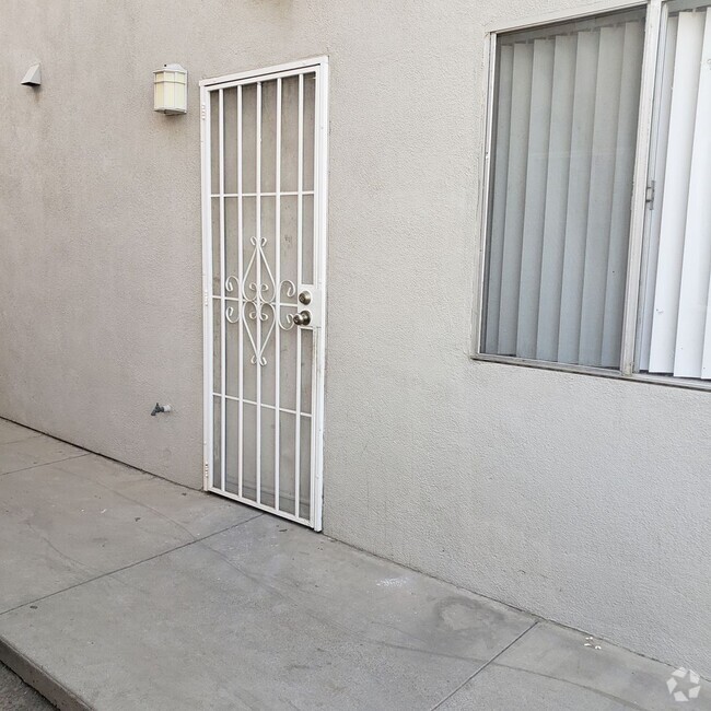 Building Photo - 1096p-092.1-RB-4124 Parker Ave. Unit C Rental
