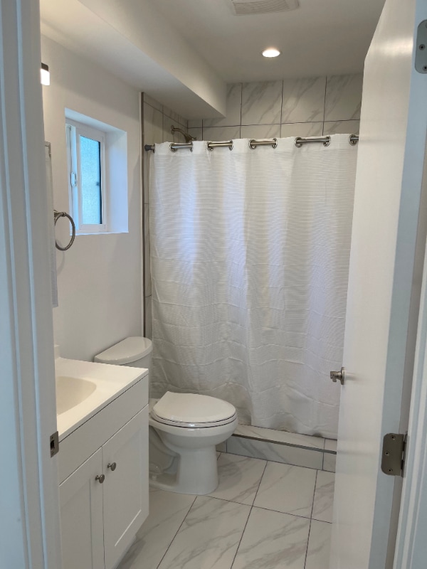 Photo - 4181 1/2 Naomi Ave Unidad 8