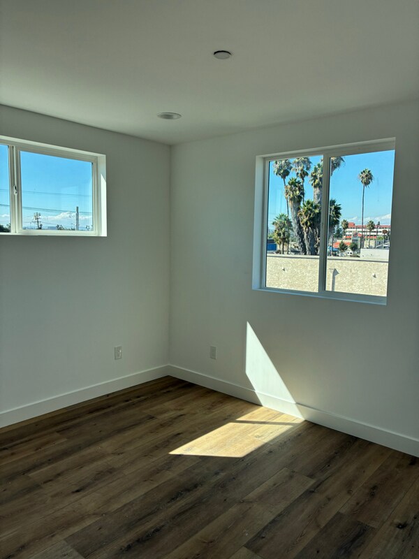 Photo - 449 W 74th St