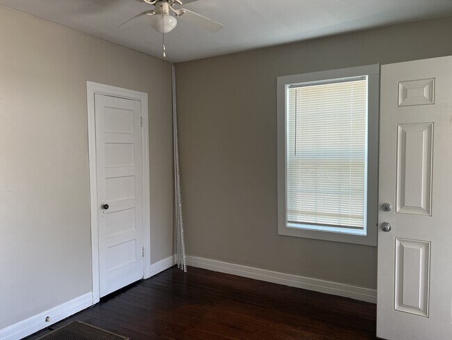 Photo - 2708 Avenue V