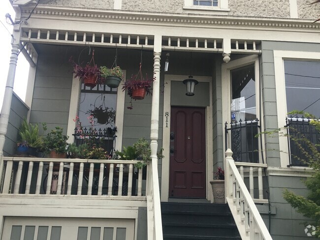 Building Photo - 811 31st St Rental