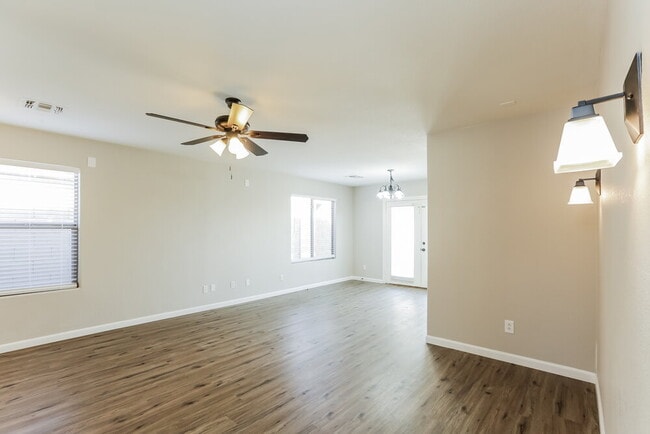 Photo - 2638 E Valencia Dr