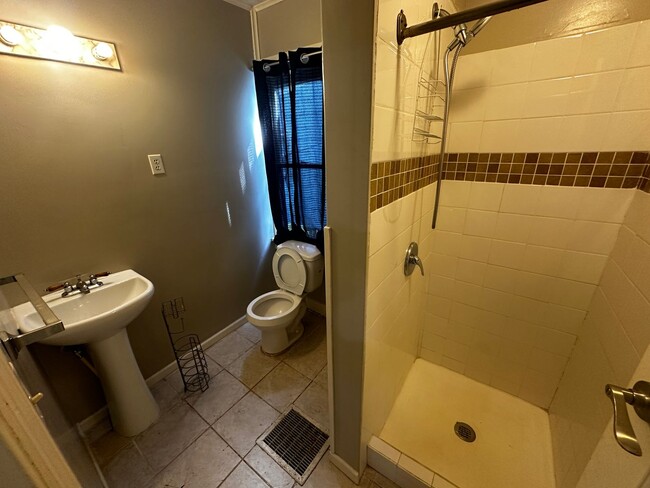 Photo - 3137 Felix St