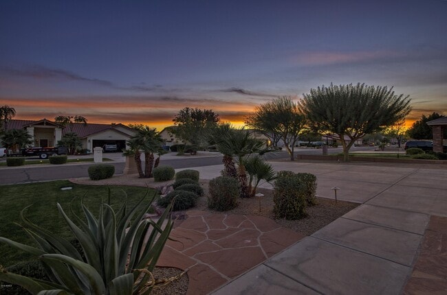 4548 W Mariposa Grande Ln