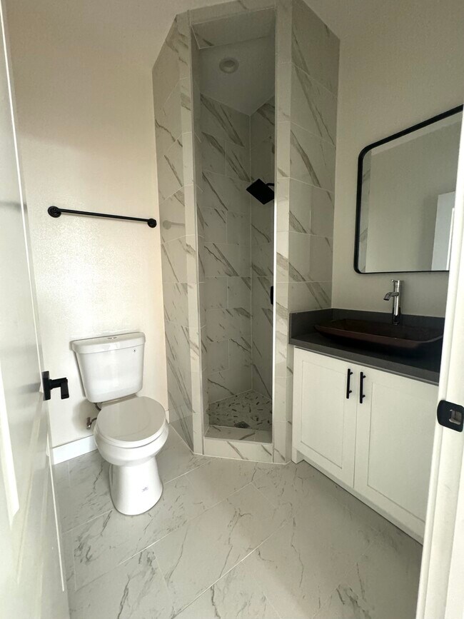 Photo - 5875 Towne Ave