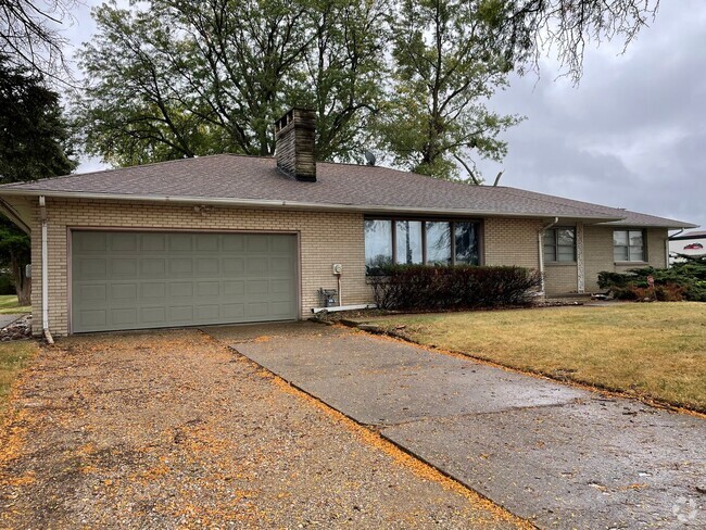 Building Photo - 3 Bed / 1 Bath Home in North Peoria