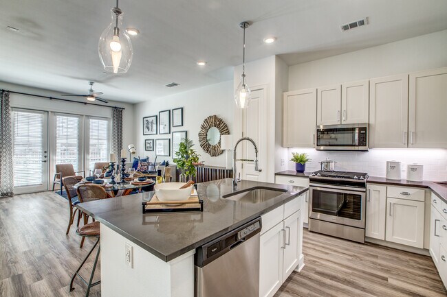 Move-In Special: One Month Free! - Move-In Special: One Month Free! Condo Unit 255A2