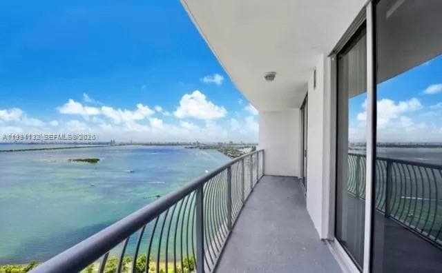 Building Photo - 1750 N Bayshore Dr Unit 4003