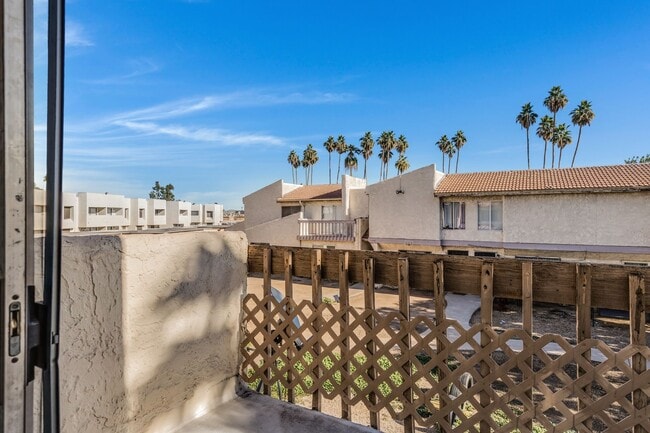 Building Photo - Remodeled 3/2 off Indian School & 43rd Ave