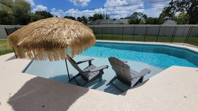 Photo - 365 NW Hibiscus St