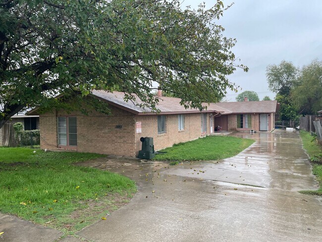 Photo - 2210 Wheeler Ave Unit A