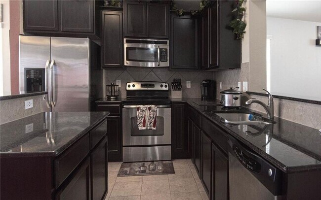 Photo - 3-bedroom 2-bathroom home located in Yowell Ranch! HOUSING ACCEPTED!