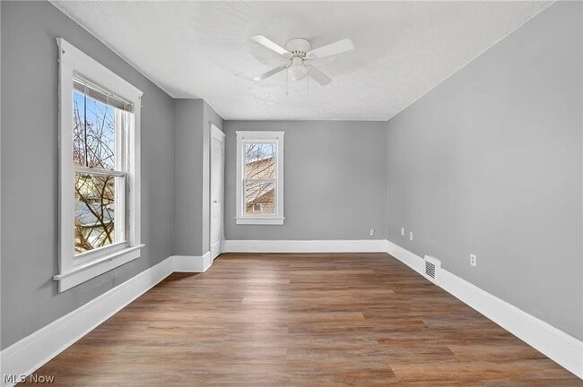 Building Photo - 245 E Ford Ave Unit B