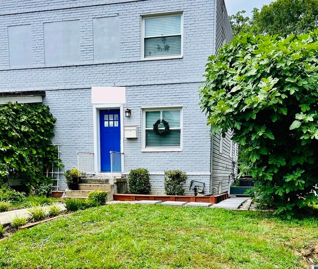 Building Photo - 3001 16th Rd S