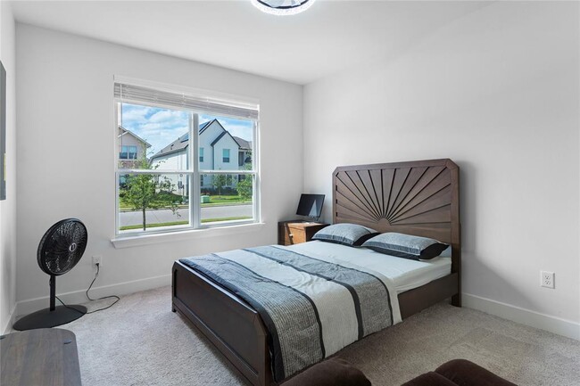 Photo - 424 Hollister Dr