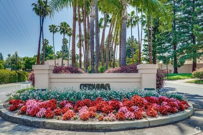 Building Photo - Beautiful and spacious 3 bedroom 2.5 bath ... Rental