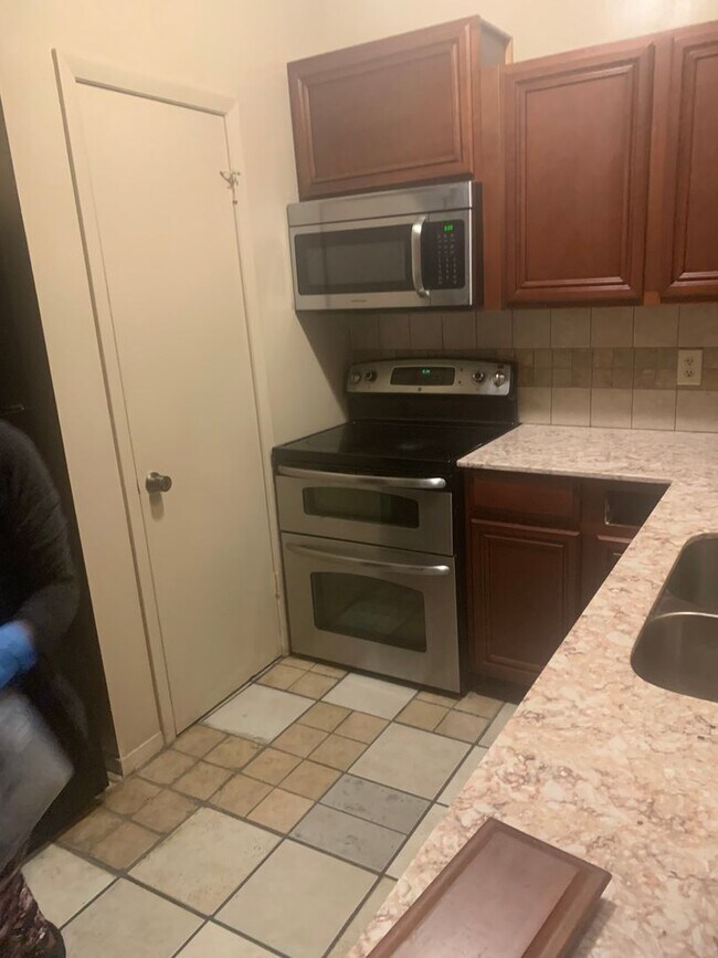 Photo - Somerset West Campus - 3BD/2BA - Reserved Parking - W/D - Shuttle Stop - $2200 Unit Somerset