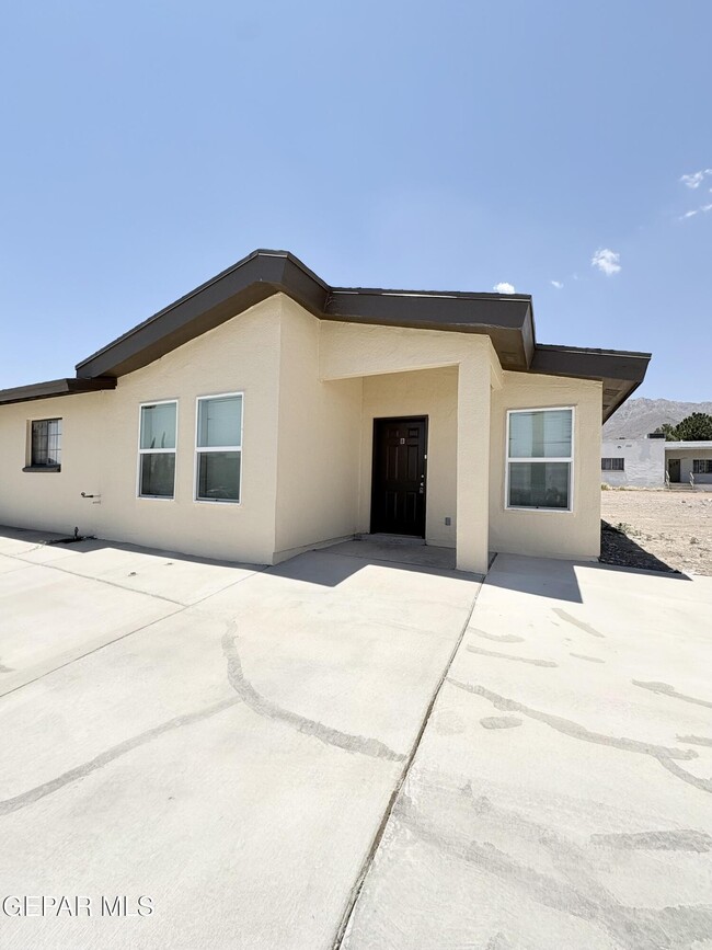Building Photo - 8503 Leo St