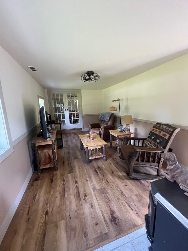 1261 Avonia Rd