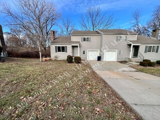 Photo - Beautiful Remodeled South KCMO Townhome-Available NOW!!