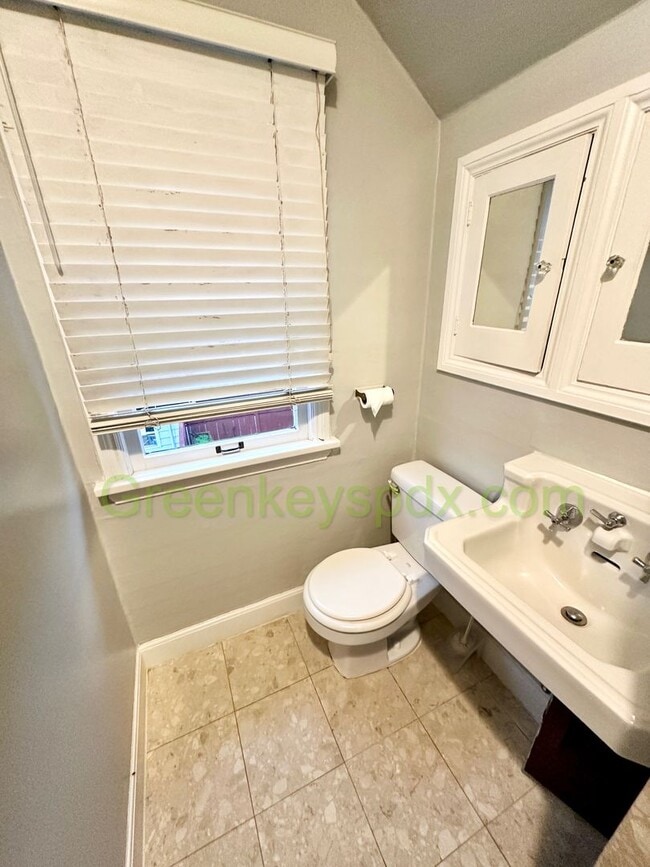 Photo - 10197-1136 Unit B