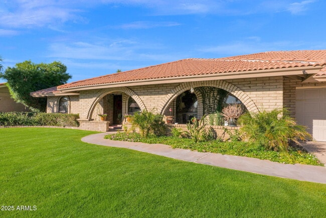 Photo - 426 E Carol Ann Way