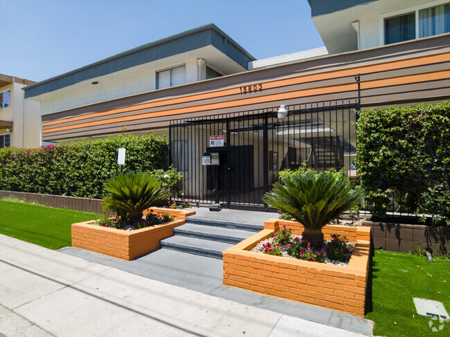 Saticoy Street - Saticoy Street Apartments