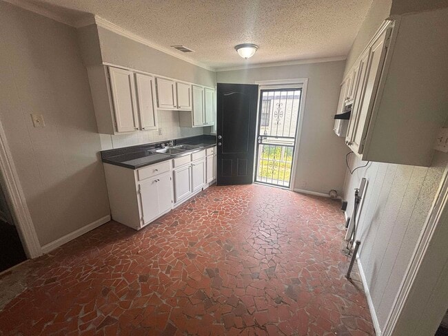 Photo - 2269 Longstreet Dr