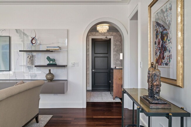 Photo - 118 E Erie St