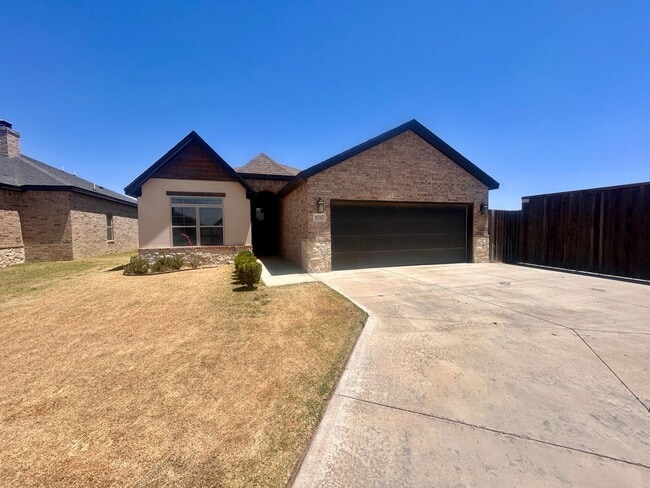 Photo - 3 Bed 2 Bath Mid Term Rental