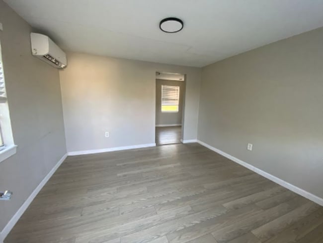 Photo - 310 Pine Ave