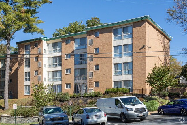 Verona at The Park Apartments For Rent in Capitol Heights