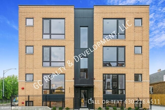 Building Photo - 3202 N Kildare Ave Unit 3S