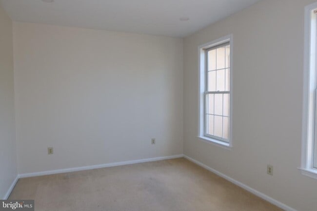 Photo - 1631 W Thistle Dr House