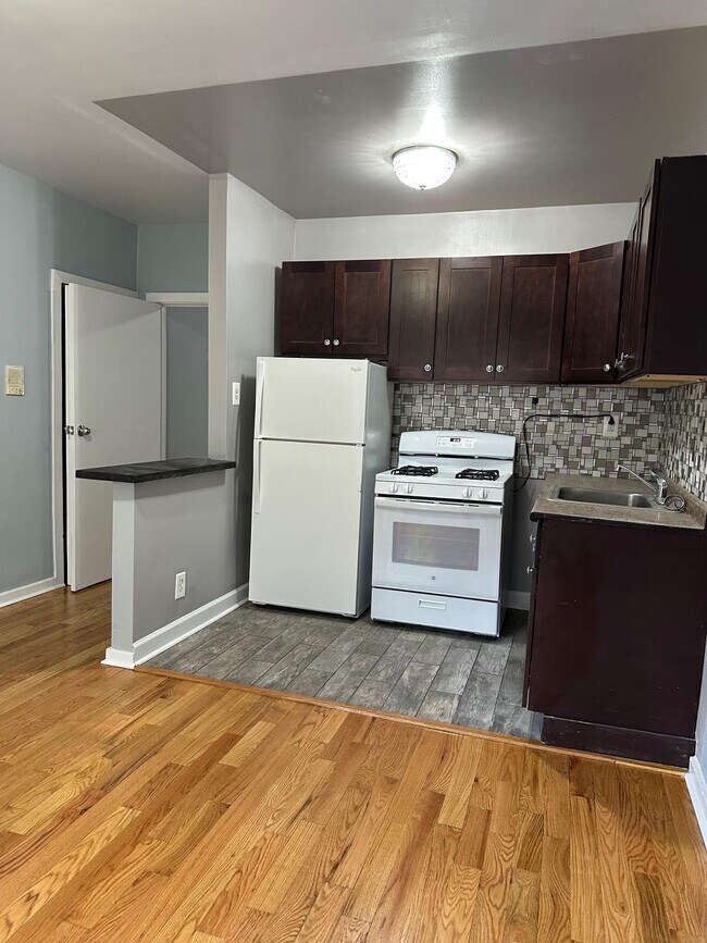 Photo - 5670 N Ridge Ave Unit ONE BEDROOM - 1S