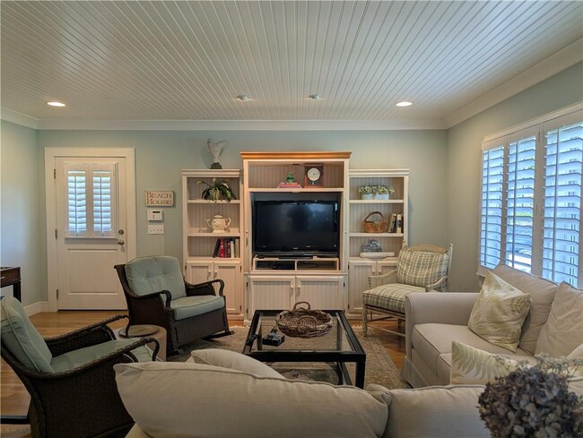 Photo - 209 Pond Shore Dr