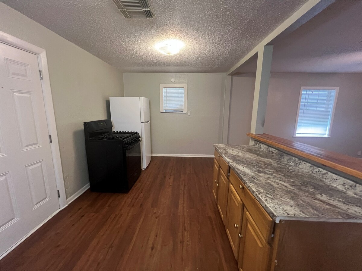 Photo - 5501 Menard Ave