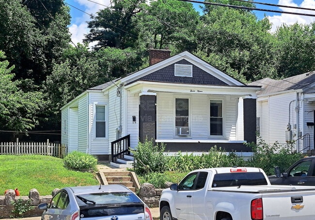 Photo - 715 N 33rd St