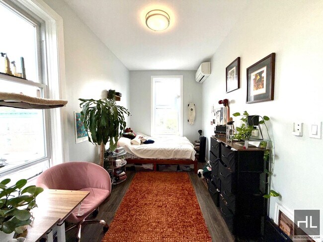 Photo - 23 AVENUE Unit 3